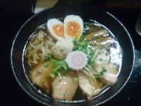 「丸鶏旨味そば特製全部のせ(醤油)」@麺屋33の写真