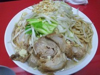 「ラーメン（並）￥600（ニンニク・ヤサイ）・豚￥250」@びんびん豚の写真