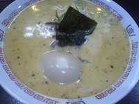 「豚骨味噌味玉ラーメン＋替え玉（無料券）＋ライス（中）」@三十一代目 哲麺 与野駅前店の写真