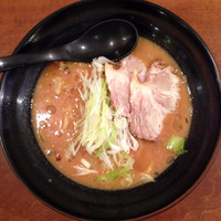 「鍋焼き越後味噌ラーメン」@新潟進化系ラーメン 俺たち越後や 門前仲町店の写真