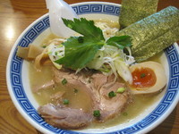 「新作鶏白湯塩そば（限定10杯）550円（メルマガ会員限定）」@常勝軒 伊勢崎総本店の写真