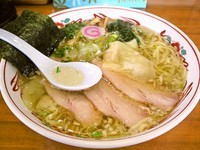 「塩ワンタン麺」@とら食堂 松戸分店の写真