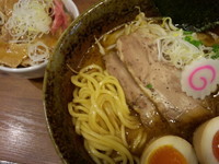 「味玉中華そば【中太麺】(８５０円)＋ミニ豚丼(２５０円)」@中華そば 志の田の写真