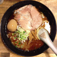 「とんこつお魚ラーメン（太麺）＋半熟味付玉子」@ラーメン ヨシベー 錦糸町店の写真