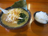 「ネギ味噌ラーメン880円、小ライス100円」@よしなり家の写真
