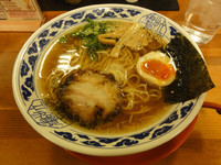 「醤油らーめん」@九州らーめん亀王 箕面船場店の写真