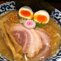 「豚骨魚介 東京駅らー麺」@東京駅 斑鳩の写真
