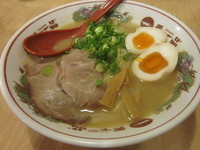 「こってりラーメン７００円＋味付け玉子１００円」@天下一品 水道橋店の写真