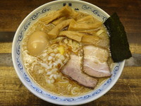 「背脂煮干しラーメン+味玉+メンマ(1050円→490円)」@二葉 上荻店の写真