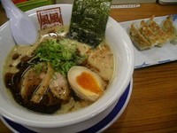 「バリコク豚骨ラーメン+パーコー丼+焼餃子」@風風ラーメン 高円寺南店の写真