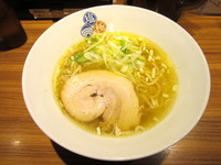 「塩らーめん 琥珀」@塩逸品 五代目けいすけ 本店の写真