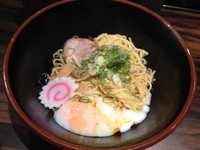 「温玉油そば（￥790）」@油そば専門店 ぶらぶら 横浜本店の写真