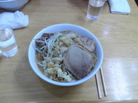 「ラーメン中(ニンニク、アブラ)、小豚」@びんびん豚の写真