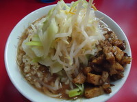 「ミニラーメン(ニンニク少し)600円レアほぐし豚+100円」@麺屋 桐龍の写真