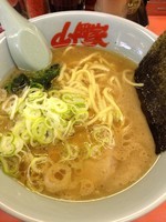 「醤油ラーメン￥５９０」@ラーメン山岡家 牛久店の写真