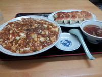 「汁なしマーボー麺600円(大盛100円)＋餃子400円」@結城飯店の写真