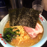 「中ラーメン」@横浜ラーメン六角家 船橋店の写真