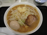 「朱鶏麺（大盛）＋煮たまご：580円（大盛無料）＋100円」@朱鶏麺の写真