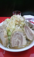 「ラーメン(中300g)700円+小豚150円（全部）」@びんびん豚の写真