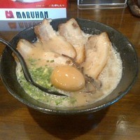 「九州ラーメン・味玉・叉焼」@九州らあめん どん きさろく 八柱店の写真