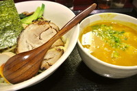 「つけ麺（こってり・大盛）＋味玉（ランチサービス）」@麺や とらの写真