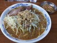 「ラーメン（少）にんにく、あぶら　６５０円」@ラーメンの店 どでん 北浦和店の写真