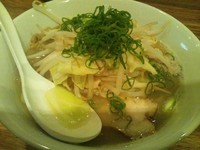 「塩ラーメン７３０円＋もやしとキャベツ１００円」@神保町 可以の写真