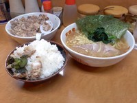 「ラーメン、ライス」@横浜ラーメン 町田家 新百合ヶ丘店の写真