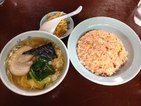 「ラーチャン（半ラーメン半チャーハン） 800円」@江戸っ子ラーメン 珉亭の写真