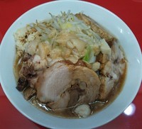 「ラーメン並＋小豚（ニンニク＋アブラ＋カラメ）」@びんびん豚の写真