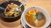 「角切りチャーシュー＆半魚介醤油ラーメンセット」@麺家  徳 鴨居店の写真