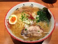 「塩らーめん（750円）+大盛（100円）」@函館麺や 一文字 函館本店の写真