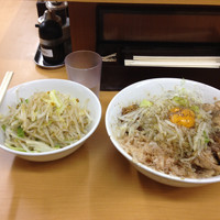 「汁なし ＋  チーズ ＋ 野菜増し」@ラーメン ○菅の写真