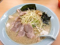 「ネギチャーシューメン（中盛）／\900+\130」@ラーメンショップ 三芳町店の写真