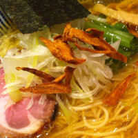 「塩そば+大盛り+鶏ごはん」@饗 くろ㐂の写真