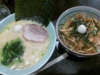 「らーめん（醤油）＋特製ねぎちゃ丼」@横浜家系ラーメン じゃん家の写真