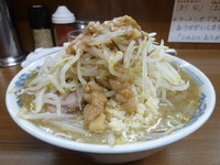 「ラーメン小　650円　ニンニク　野菜マシ」@ラーメンの店 どでん 北浦和店の写真