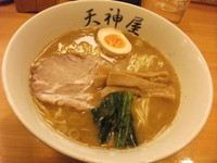 「醤油らーめん」@秋葉原ラーメン 天神屋 秋葉原本店の写真