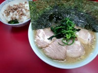 「チャーシューメン（麺硬め）＋半ライス」@横浜家系ラーメン 末広家の写真