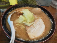 「豚骨魚介らあめん（中）　：クーポン券で味玉」@豚骨魚介らあめん 金八の写真