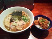 「炙り煮干＋大蒜辛肉飯」@喜元門 つくば東光台店の写真