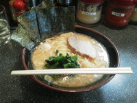 「濃厚とんこつ醤油ラーメン」@横浜家系ラーメン 鶴見家の写真