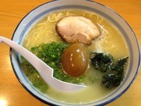 「塩ラーメン＋味付玉子（￥600＋￥100）」@麺場 鶏源 TORIGEN 黄金町店の写真