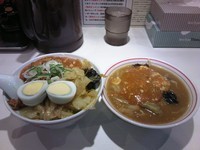 「ハーフセット（半蒙古丼，蒙古タンメン）」@蒙古タンメン 中本 目黒店の写真