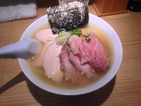 「芳醇鶏だしらーめん（塩）中盛+ミックスチャーシュー」@Ramen にじゅうぶんのいちの写真