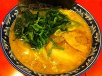 「ラーメン＋（中）＋ほうれん草＋半ライス」@麒麟の写真