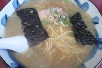 「ラーメン 500円」@がんこや かるがんラーメン 千代田本店の写真