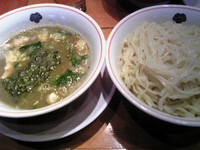「特濃煮干つけ麺＋大盛り＋ゆで玉子（無料）」@井関屋の写真