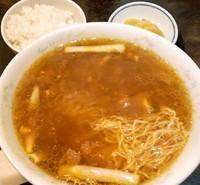 「カレーラーメン＋半ライス(680円＋100円)」@新華園の写真
