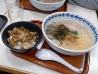 「高菜ラーメン、赤麺、替え玉、スタミナ叉焼丼」@西海製麺所 稲城若葉台店の写真